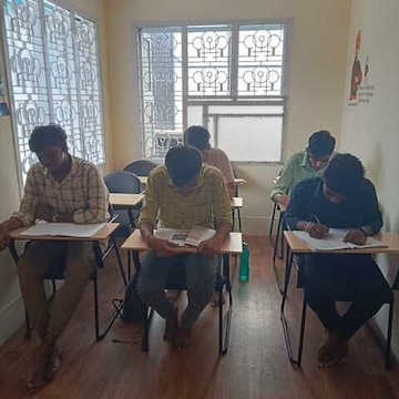 Sri Venkateshwara Open Schooling in Valluvarkottam High Road Nungambakkam