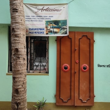 Being Bong Violinist in Pallyshree Regent Estate